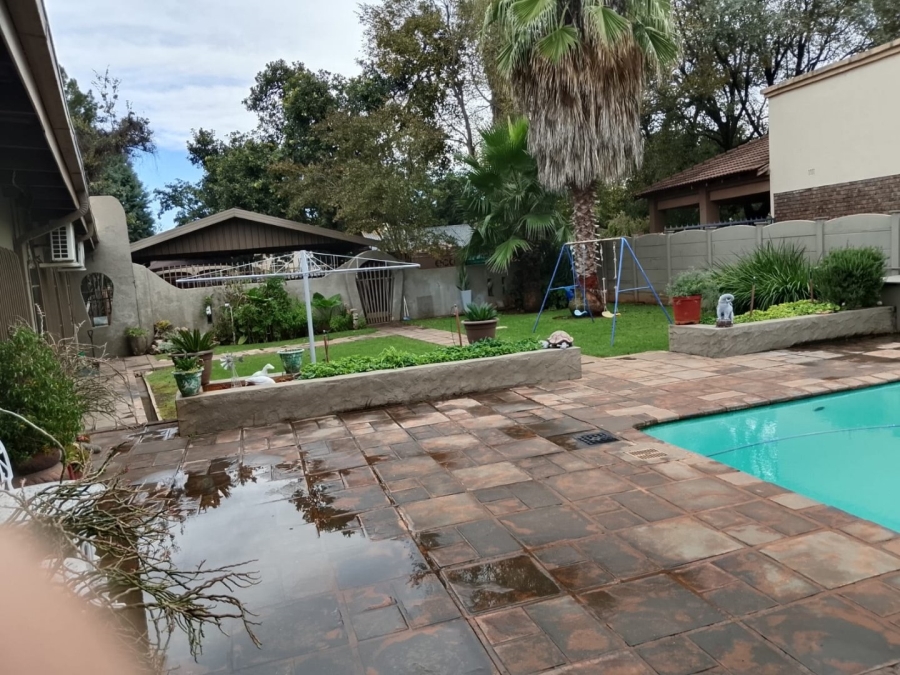 5 Bedroom Property for Sale in Lourenspark North West
